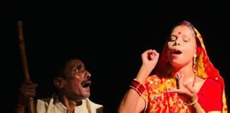 बारात जाते ही घर में महिलाओं ने मचाया ऐसा धमाल! भागलपुर में ‘डोमकच’ देख झूम उठे लोग