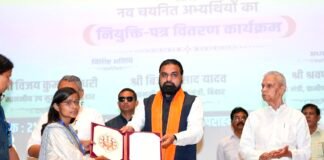 बिहार में रोजगार की नई उड़ान: सीएम सम्राट चौधरी ने 2,446 जीविका अभ्यर्थियों को बांटे नियुक्ति पत्र, कहा- बिहार की अर्थव्यवस्था में महिलाओं का ₹1.36 लाख करोड़ का योगदान
