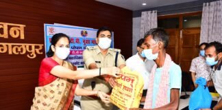 टीबी मुक्त भारत अभियान को भागलपुर में मिली रफ्तार: जिलाधिकारी ने 50 मरीजों को बांटे फूड बास्केट