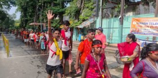 सावन की अंतिम सोमवारी पर भागलपुर के गंगा घाटों पर उमड़ा जनसैलाब, ‘बोल बम’ के जयकारों से गूंजी सिल्क सिटी