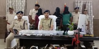 नवगछिया में मिनी गन फैक्ट्री का भंडाफोड़: दियारा में चल रहा था अवैध हथियारों का कारोबार, 11 देसी पिस्तौल के साथ 4 गिरफ्तार