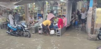 स्मार्ट सिटी भागलपुर का निकला ‘दम’: 10 मिनट की बारिश में सड़कें बनीं समंदर, घुटने भर पानी में तैरती दिखी जनता; एसी चेंबर में सोता रहा निगम प्रशासन