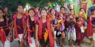 19 बेटियों को साथ लेकर देवघर निकले झारखंड के संजीव, 40 साल से जारी है पैदल सफर; युवा पीढ़ी को सनातन संस्कृति से जोड़ने की अनोखी पहल