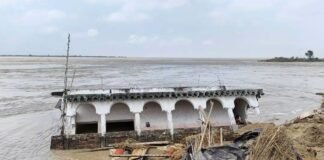 30 साल की आस्था पर टूटा गंगा के कटाव का कहर, देखते ही देखते मां गंगा की गोद में समा गए राघोपुर के दो मंदिर