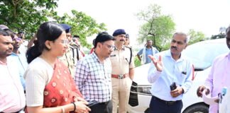भागलपुर में बाढ़ का तांडव: प्रमंडलीय आयुक्त प्रेम सिंह मीणा ने संभाला मोर्चा; क्षतिग्रस्त तटबंधों का किया ग्राउंड निरीक्षण