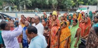 भागलपुर के सबौर में जीआर राशि और राशन की मांग को लेकर भड़कीं महिलाएं, अंचल कार्यालय का किया घेराव